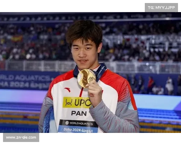 潘展乐领衔中国游泳队34人出征新加坡世锦赛 力争男子100米自由泳卫冕 潘展乐领衔中国游泳队34人出征新加坡世锦赛 力争男子100米自由泳卫冕